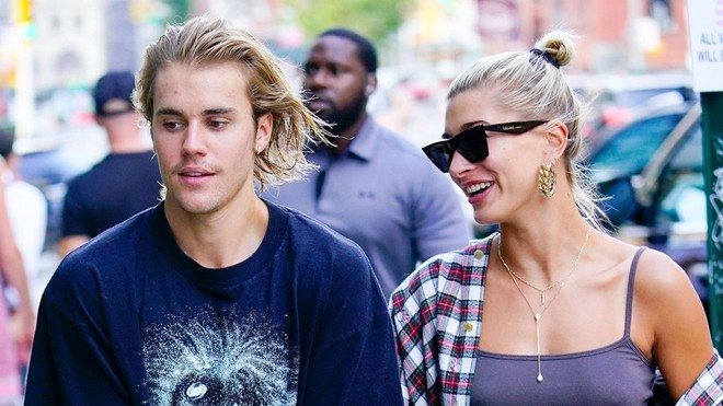 Justin Bieber khoe ảnh khóa môi với Hailey, nhưng gây chú ý hơn là làn da chi chít mụn của anh chàng - Ảnh 2.