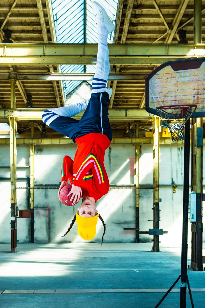 C&ugrave;ng chụp h&igrave;nh &uacute;p ngược, Next Top Thụy Sĩ liệu c&oacute; ăn đứt phi&ecirc;n bản Việt? - Ảnh 7.