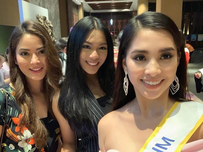 Tiểu Vy gây chú ý khi diện váy khoét sâu, khoe vòng 1 gợi cảm trong những ngày đầu nhập cuộc Miss World - Ảnh 4.