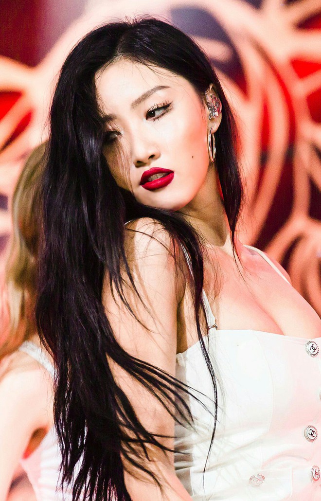 Sau thời gian lặn mất tăm, cựu th&agrave;nh vi&ecirc;n 2NE1 g&acirc;y tranh c&atilde;i v&igrave; tr&ocirc;ng kh&aacute;c hẳn v&agrave; như sinh đ&ocirc;i của idol n&agrave;y - Ảnh 2.