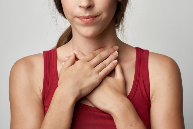 Những dấu hiệu bất thường xung quanh vùng cổ họng cảnh báo nguy cơ mắc bệnh ung thư tuyến giáp rất cao - Ảnh 4.