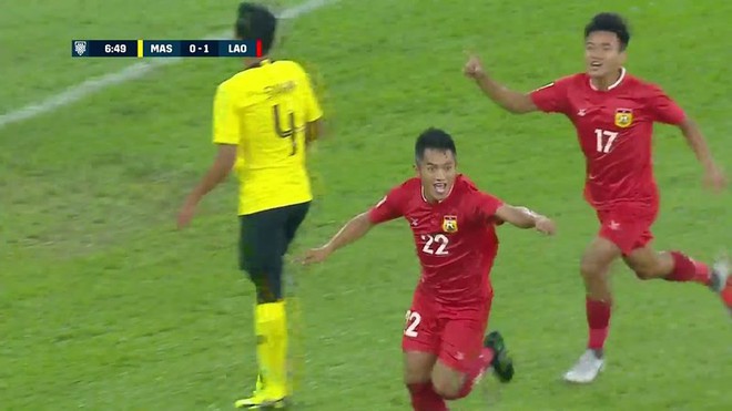 Malaysia to&aacute;t mồ h&ocirc;i, khổ sở lội ngược d&ograve;ng trước bại tướng của ĐT Việt Nam - Ảnh 2.