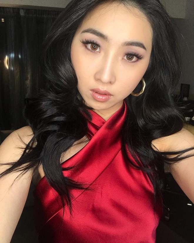 Sau thời gian lặn mất tăm, cựu th&agrave;nh vi&ecirc;n 2NE1 g&acirc;y tranh c&atilde;i v&igrave; tr&ocirc;ng kh&aacute;c hẳn v&agrave; như sinh đ&ocirc;i của idol n&agrave;y - Ảnh 1.