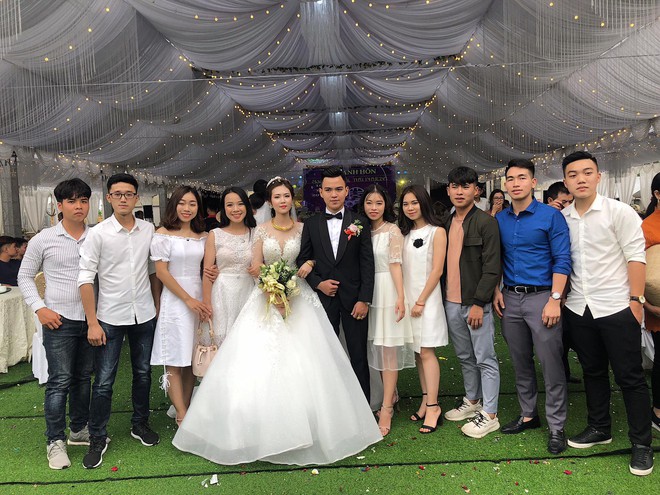 Cô dâu chú rể rạng rỡ trong đám cưới khủng, chi gần 1 tỷ đồng dựng rạp và mời cả ca sĩ Ngọc Sơn về biểu diễn - Ảnh 1.