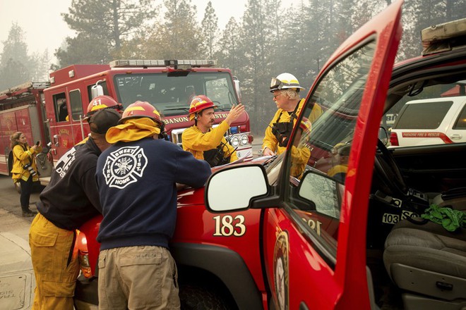 Toàn cảnh vụ cháy rừng thảm khốc nhất lịch sử California: Rất nhiều gia đình đã mất đi tổ ấm - Ảnh 20.