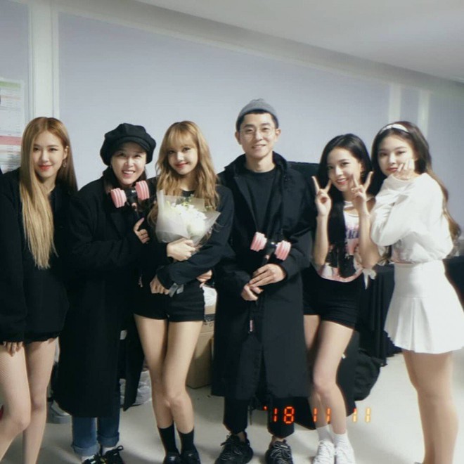 Dàn sao đến concert của Black Pink đông như dự sự kiện: TWICE, Red Velvet, tình tin đồn của Seungri gây chú ý - Ảnh 8.