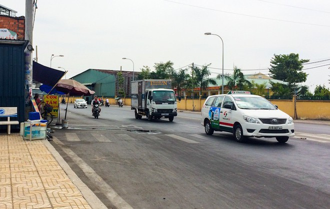 Nam thanh niên 18 tuổi bị thiếu niên 17 tuổi cùng đồng bọn xịt hơi cay cướp tài sản ở Sài Gòn - Ảnh 1.