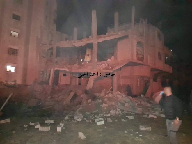 Trúng bom Israel, Đài truyền hình Gaza nổ tung thành cầu lửa khổng lồ - Ảnh 2.