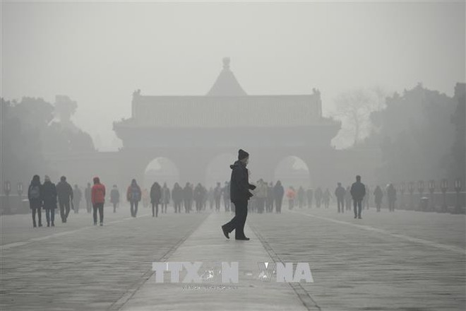 Thủ đô Bắc Kinh ban bố lệnh báo động vàng về ô nhiễm không khí  - Ảnh 1.