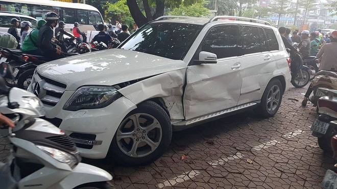 Vụ xe sang Audi l&ugrave;i vun v&uacute;t g&acirc;y tai nạn li&ecirc;n ho&agrave;n tr&ecirc;n phố H&agrave; Nội: T&agrave;i xế khai gạt nhầm số n&ecirc;n cuống - Ảnh 3.