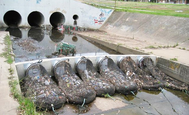 Quốc gia nào cũng nên có một hệ thống như thế này để ngăn rác tràn ra ngoài đại dương - Ảnh 2.