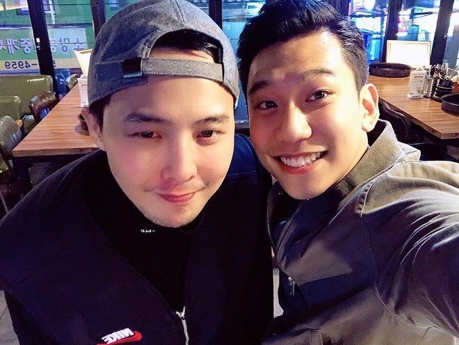 G-Dragon ph&aacute;t ph&igrave;, gương mặt b&eacute;o tr&ograve;n, đường n&eacute;t thay đổi kh&oacute; nhận ra - Ảnh 1.