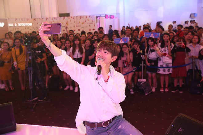 Eric Nam bất ngờ xuất hiện tại ngày hội “Samsung Galaxy Fan Weeks” trước hàng ngàn tín đồ selfie - Ảnh 10.