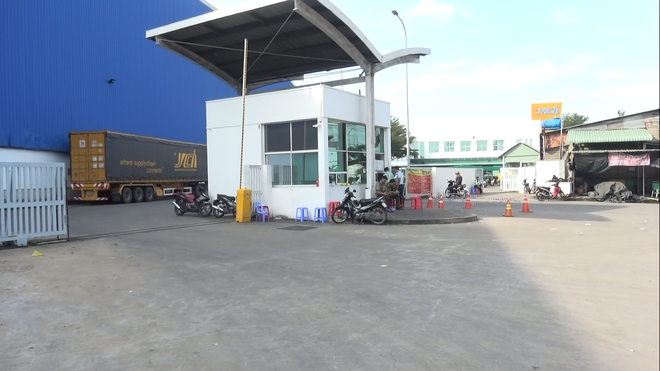 B&igrave;nh Dương: Bị nhắc nhở khi v&agrave;o kho h&agrave;ng t&igrave;m chỗ ngủ, t&agrave;i xế v&aacute;c m&atilde; tấu ch&eacute;m chết bảo vệ - Ảnh 2.