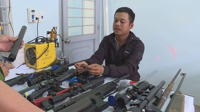 Đột kích, triệt phá xưởng chế tạo hàng loạt súng khủng ở Đắk Lắk - Ảnh 2.