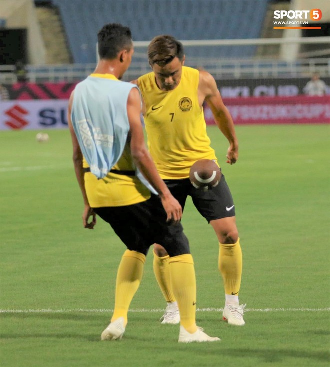Tuyển Malaysia chơi game lạ trong buổi tập cuối cùng trước khi chạm trán tuyển Việt Nam - Ảnh 7.