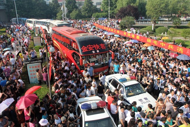 Gaokao - kỳ thi ĐH khốc liệt nhất thế giới ở Trung Quốc: Gian lận phạt tù 7 năm, nữ sinh phải uống thuốc hoãn kinh nguyệt để dự thi - Ảnh 13.