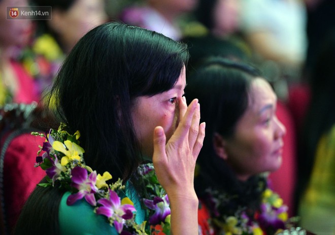 Xúc động buổi lễ tuyên dương 48 thầy cô giáo dạy học sinh khuyết tật trong chương trình Chia sẻ cùng thầy cô 2018 - Ảnh 7.