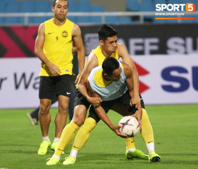 Tuyển Malaysia chơi game lạ trong buổi tập cuối cùng trước khi chạm trán tuyển Việt Nam - Ảnh 4.