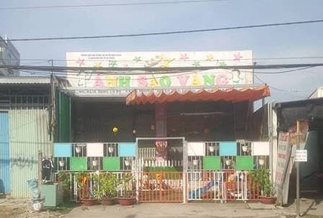 Bảo mẫu đ&aacute;nh đập d&atilde; man rồi d&ugrave;ng k&eacute;o dọa trẻ con - Ảnh 1.