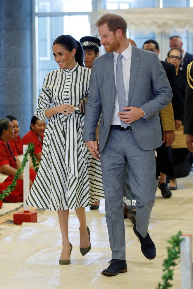 Tinh ý lắm mới nhận ra Meghan Markle dùng mẹo này để giấu đi gương mặt mệt mỏi khi bầu bí - Ảnh 1. Tinh ý lắm mới nhận ra Meghan Markle dùng mẹo này để giấu đi gương mặt mệt mỏi khi bầu bí - Ảnh 1.