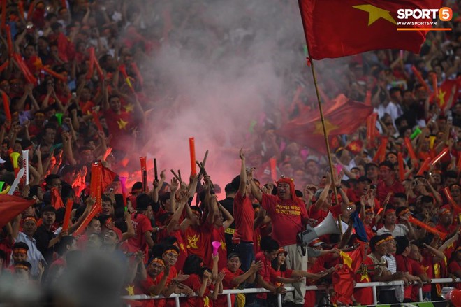 Đừng vội ăn mừng sau trận thắng Malaysia, tuyển Việt Nam sẽ phải đối diện án phạt vì những hành động thiếu kiềm chế này! - Ảnh 3.