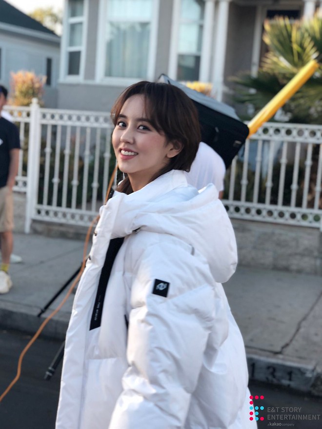 Nhan sắc đời thực của sao nhí một thời Kim So Hyun: Đẹp rực rỡ dù ảnh chưa chỉnh, bất ngờ nhất là đôi chân - Ảnh 7.