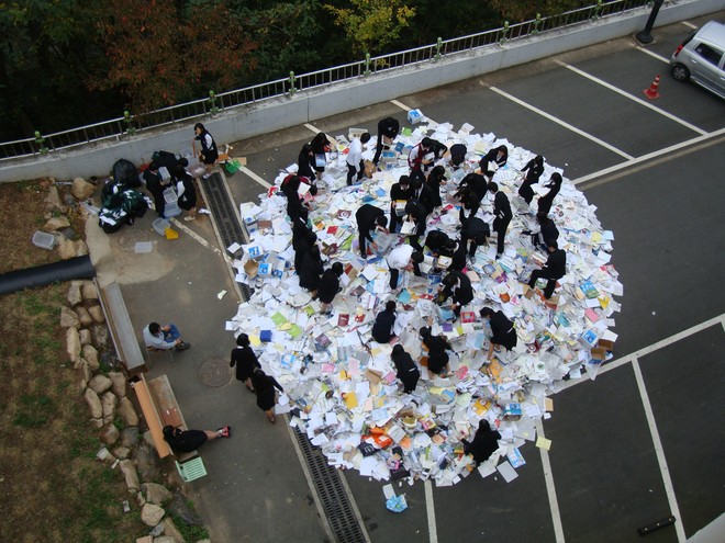 Hậu kỳ thi ĐH khốc liệt hàng đầu thế giới ở Hàn Quốc: Học sinh thi nhau vứt sách vở, quẩy tới bến chấm dứt 12 năm đèn sách - Ảnh 5.