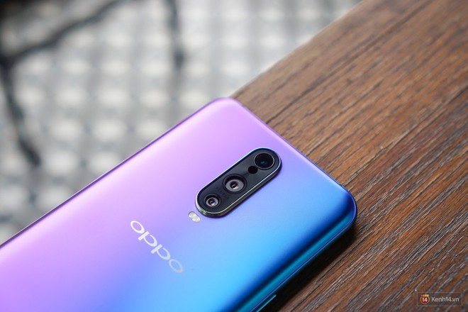 Mở hộp điện thoại Oppo R17 Pro xanh xanh hồng hồng chị em nhìn vào thích mê - Ảnh 11.