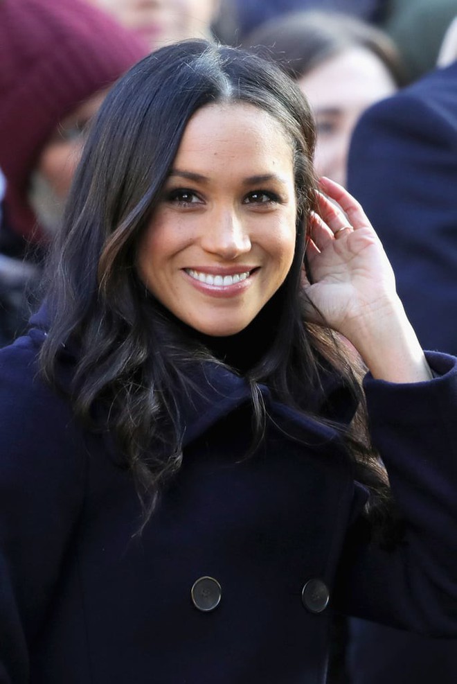 Tinh ý lắm mới nhận ra Meghan Markle dùng mẹo này để giấu đi gương mặt mệt mỏi khi bầu bí - Ảnh 3. Tinh ý lắm mới nhận ra Meghan Markle dùng mẹo này để giấu đi gương mặt mệt mỏi khi bầu bí - Ảnh 3.