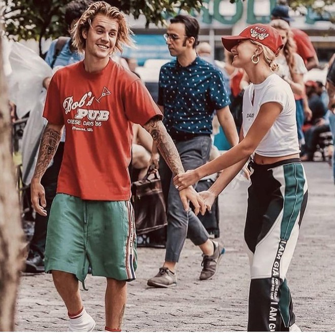 Vợ Justin ch&iacute;nh thức đổi t&ecirc;n th&agrave;nh Hailey Bieber v&agrave; v&ocirc; t&igrave;nh follow t&agrave;i khoản fan Selena Gomez - Ảnh 2.