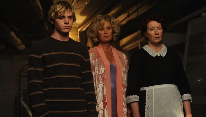 4 lý do làm khán giả “sôi máu” khi xem American Horror Story mùa thứ 8 - Ảnh 9.