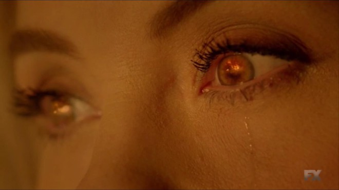 4 l&yacute; do l&agrave;m kh&aacute;n giả &ldquo;s&ocirc;i m&aacute;u&rdquo; khi xem American Horror Story m&ugrave;a thứ 8 - Ảnh 11.