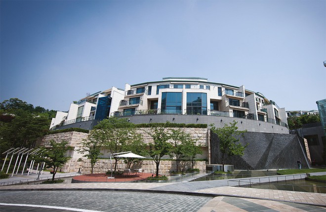 Thành sao quốc tế, nam thần BTS cầm hẳn 41 tỉ tiền mặt đi tậu căn hộ thuộc villa đắt đỏ nhất Seoul - Ảnh 3.