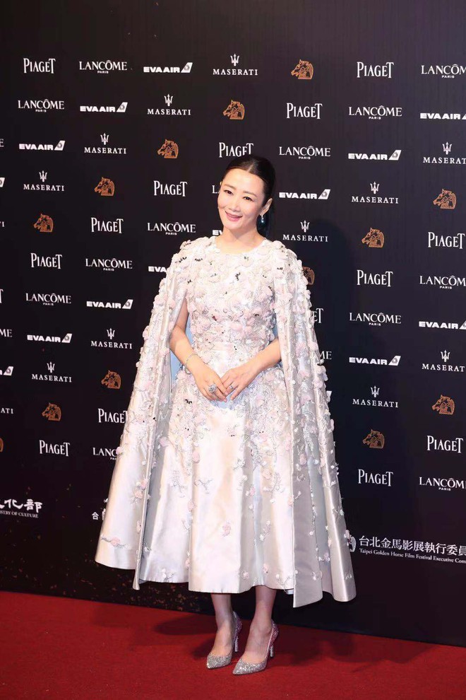 Thảm đỏ Kim M&atilde;: Như &Yacute; Ch&acirc;u Tấn đọ vai trần gợi cảm b&ecirc;n Nương Nương T&ocirc;n Lệ, Hồ Ca g&acirc;y sốt bởi qu&aacute; bảnh bao - Ảnh 16.