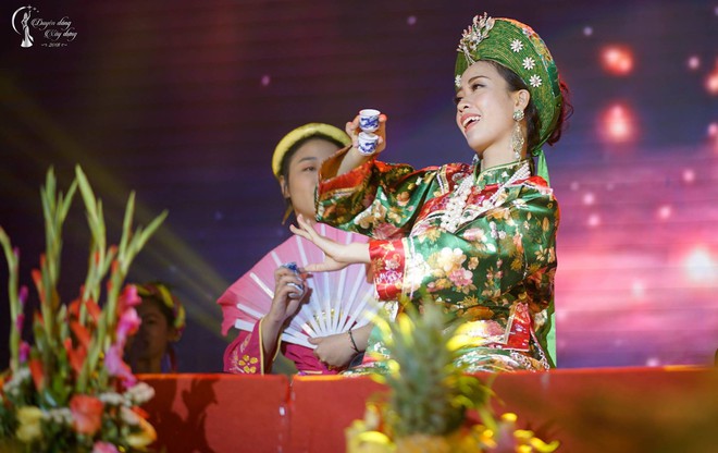 Xuất hiện nữ sinh tóc ngắn, da nâu giống hệt HHen Niê đăng quang Hoa khôi Xây dựng 2018 - Ảnh 14.