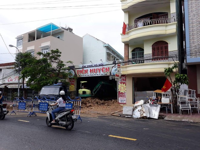 Mưa lớn gây sạt lở nghiêm trọng ở TP Nha Trang: Đã có 10 người chết, nhiều người bị thương, mất tích - Ảnh 2.