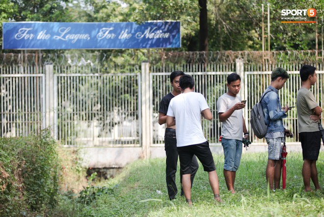 Tiểu thư Myanmar sợ phụ huynh phát hiện vì trốn đi mua vé xem trận gặp Việt Nam - Ảnh 8.