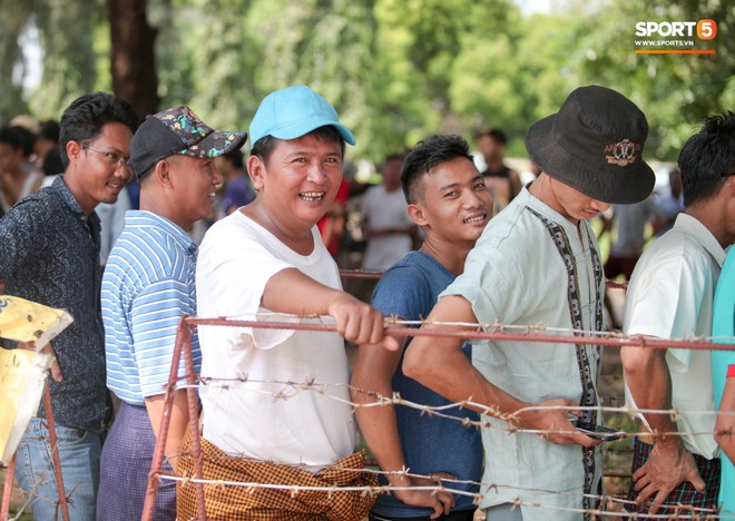 Tiểu thư Myanmar sợ phụ huynh phát hiện vì trốn đi mua vé xem trận gặp Việt Nam - Ảnh 12.