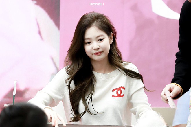 Cùng diện 1 chiếc áo: Jennie (Black Pink) “cao tay” hơn hẳn Châu Tấn, nhưng đẹp hơn thì chưa chắc - Ảnh 1.