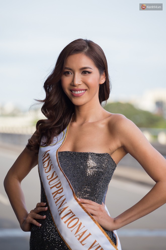 Minh Tú xuất hiện nổi bật tại sân bay, khởi hành đi Ba Lan chinh phục vương miện Miss Supranational 2018 - Ảnh 1.