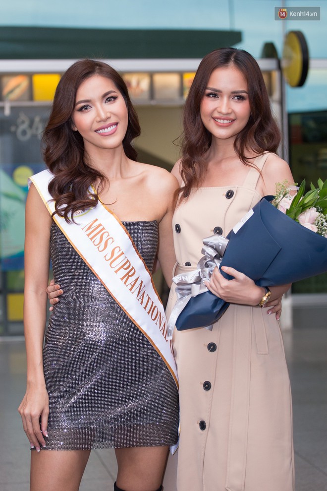 Minh Tú xuất hiện nổi bật tại sân bay, khởi hành đi Ba Lan chinh phục vương miện Miss Supranational 2018 - Ảnh 8.