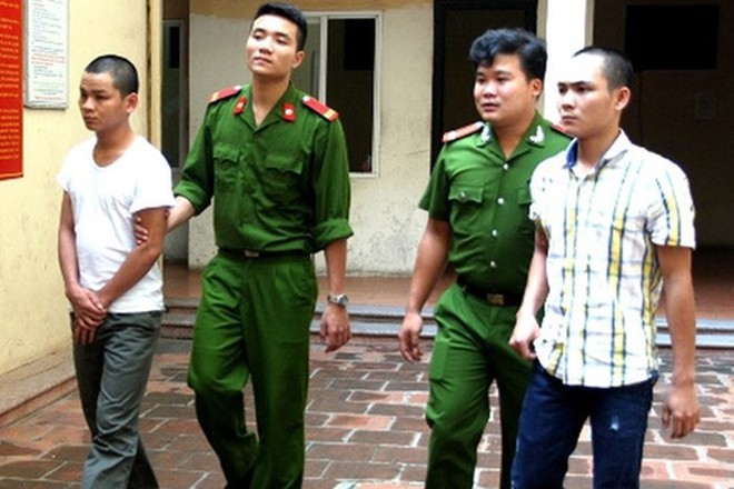 Những phi vụ trộm ph&aacute; chấn song sắt v&agrave;o nh&agrave; khua khoắng v&agrave; chia ch&aacute;c trong đ&ecirc;m bị lật mặt - Ảnh 1.