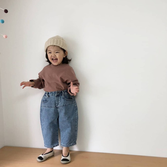 C&aacute;ch bố cứu con khỏi c&uacute; ng&atilde; si&ecirc;u đ&aacute;ng y&ecirc;u: X&aacute;ch lu&ocirc;n mũ &aacute;o kho&aacute;c l&ecirc;n l&agrave;m con m&eacute;o hết cả mặt! - Ảnh 10.