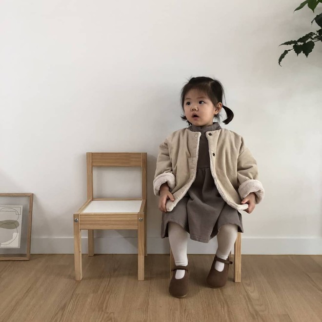 C&aacute;ch bố cứu con khỏi c&uacute; ng&atilde; si&ecirc;u đ&aacute;ng y&ecirc;u: X&aacute;ch lu&ocirc;n mũ &aacute;o kho&aacute;c l&ecirc;n l&agrave;m con m&eacute;o hết cả mặt! - Ảnh 12.
