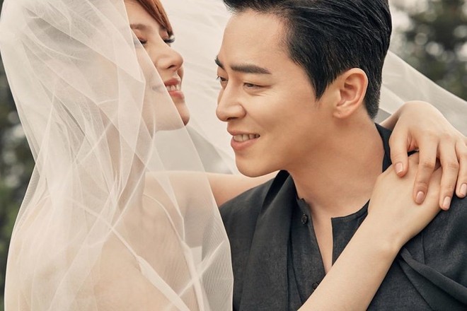 Lần đầu lộ diện sau khi cưới nữ ca sĩ Hậu duệ mặt trời, Jo Jung Suk thay đổi hẳn bên ảnh hậu nhà tài phiệt - Ảnh 6.