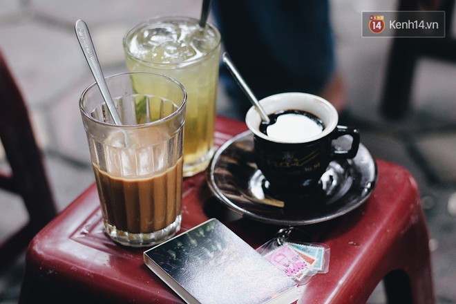 Qu&aacute;n duy nhất ở H&agrave; Nội c&ograve;n rang c&agrave; ph&ecirc; bằng củi, những ng&agrave;y đẹp nhất m&ugrave;a thu thế n&agrave;y rất th&iacute;ch hợp để đến nh&acirc;m nhi - Ảnh 7.