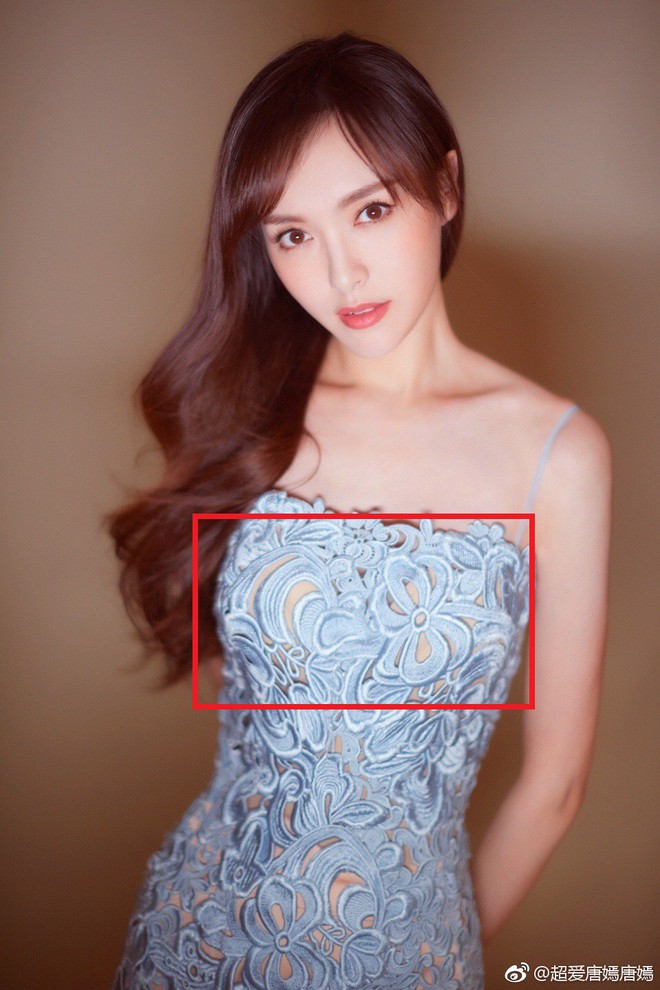Đ&atilde; sửa v&aacute;y nhưng Đường Y&ecirc;n vẫn kh&ocirc;ng tr&aacute;nh được chi tiết lồ lộ k&eacute;m duy&ecirc;n v&igrave; miếng m&uacute;t ngực - Ảnh 2.