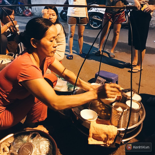 G&aacute;nh đậu hũ b&aacute;n giờ rất &ldquo;thi&ecirc;ng&rdquo; nhưng ai cũng &ldquo;ngược đường, ngược giờ&rdquo; đến ăn - Ảnh 3.