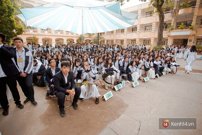 Trường Việt Đức chào mừng ngày 20/11: Đã mắt ngắm dàn nữ sinh xinh ngây ngất trong tà áo dài - Ảnh 9.